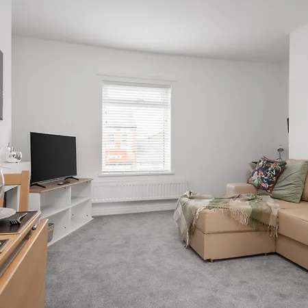 Buxton Apartment - 1 Bed, Free Parking, Wi-Fi Hazel Grove Exterior photo