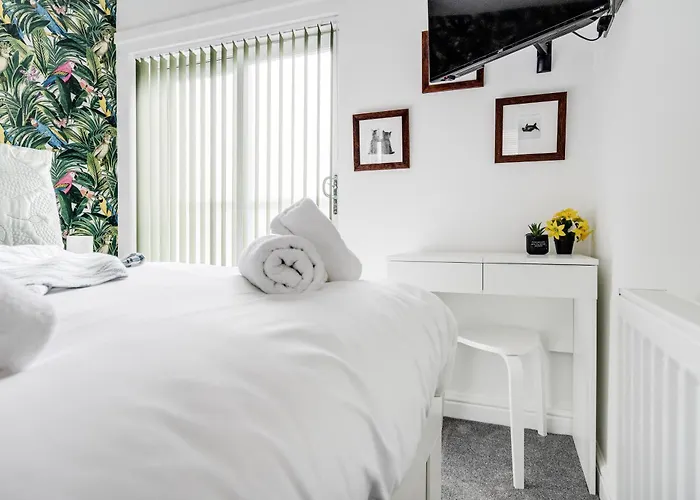 Buxton Apartment - 1 Bed, Free Parking, Wi-Fi