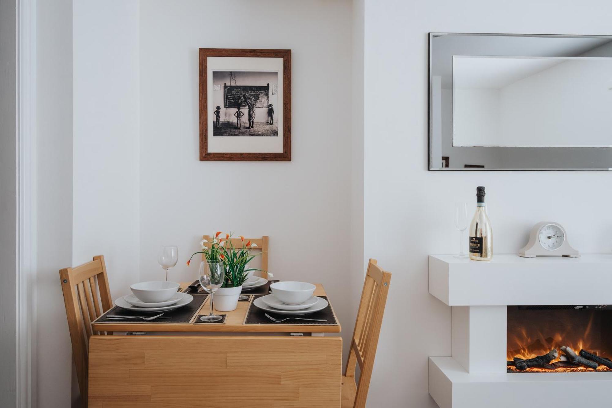 Buxton - 1 Bed, Free Parking, Wi-fi Apartment